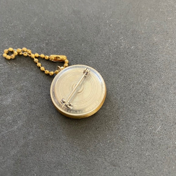 Vintage Collectible Pin with retractable chain. - Picture 4 of 4